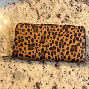 Kate Spade Leopard large Wallet NWT! ❤️